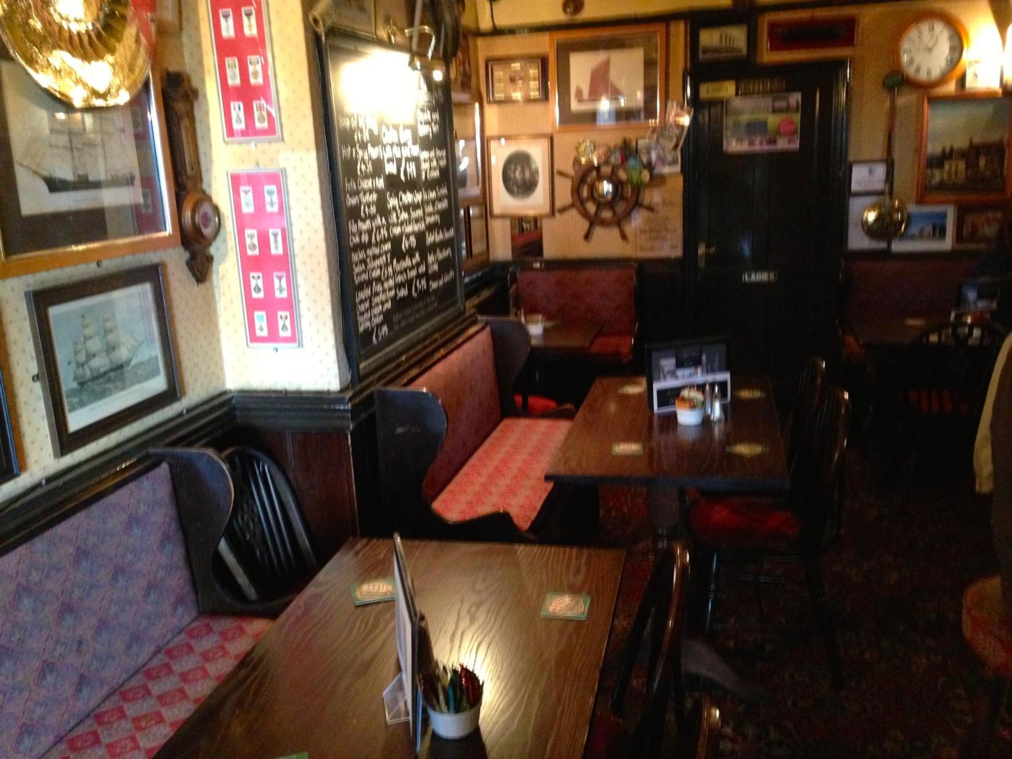 Bed and Breakfast The Kings Head Deal Esterno foto