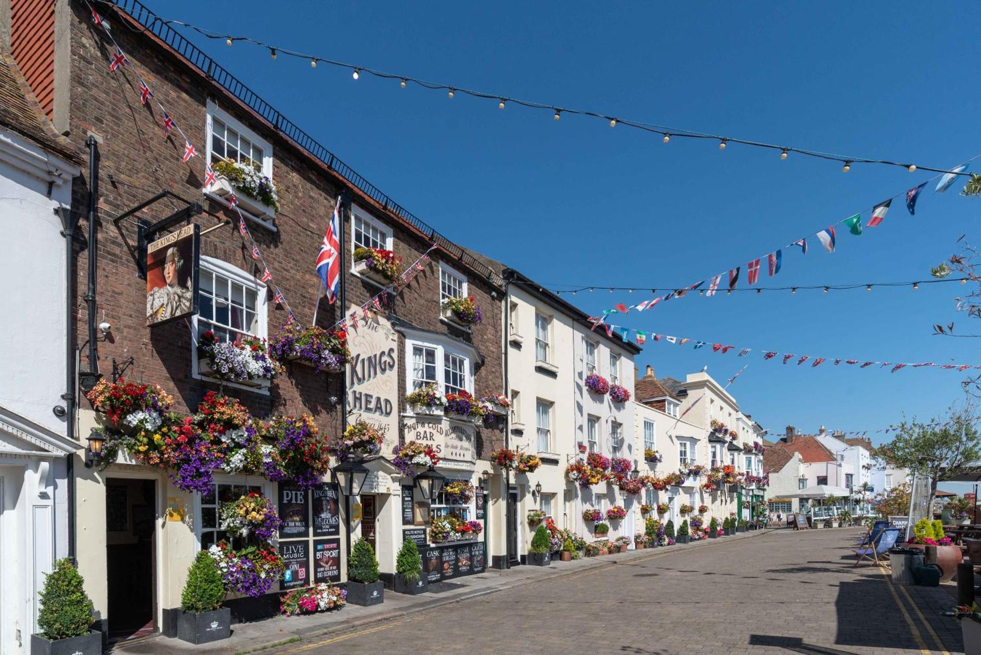 Bed and Breakfast The Kings Head Deal Esterno foto