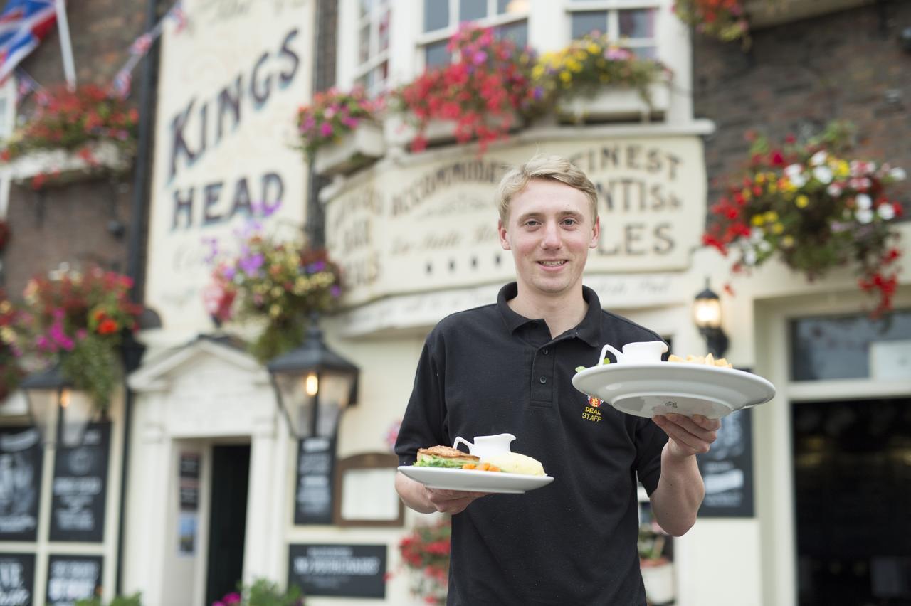 Bed and Breakfast The Kings Head Deal Esterno foto